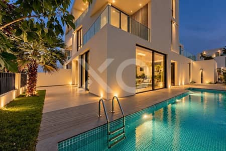5 Bedroom Villa for Sale in Al Barari, Dubai - Generous 5 Bedroom Villa, Ready for Ownership