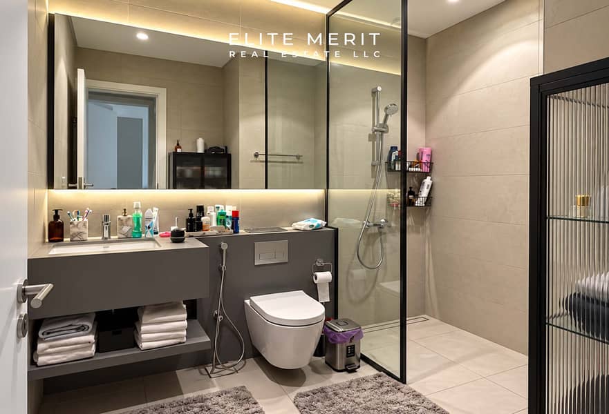 10 Modern Neutral Bathroom Interior. jpg