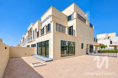 5 Bedroom Townhouse for Rent in DAMAC Lagoons, Dubai - Luxurious 5BR Townhouse | Large Plot 5 Bedroom Townhouse for Rent in DAMAC Lagoons, Dubai - Luxurious 5BR Townhouse | Large Plot