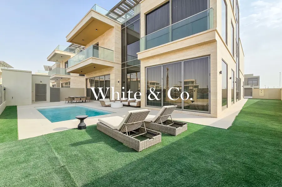 Corner Mansion | Luxury Living | Spacious