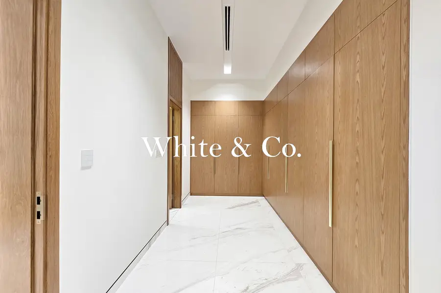 Corner Mansion | Luxury Living | Spacious