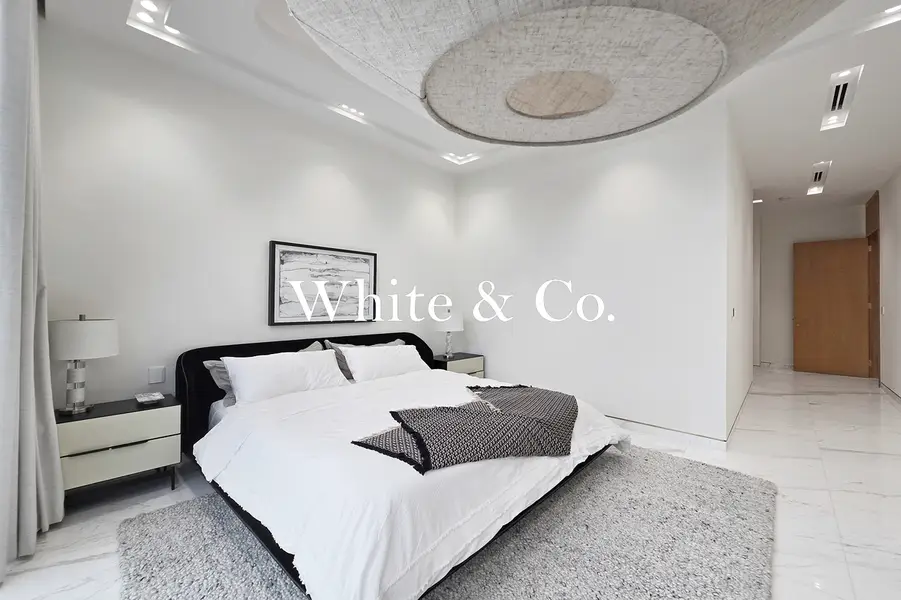 Corner Mansion | Luxury Living | Spacious