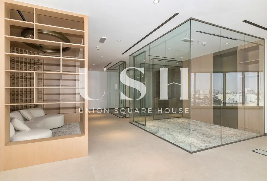 A Grade Fit Outs/ Upgraded & Rare/ 5 Parkings
