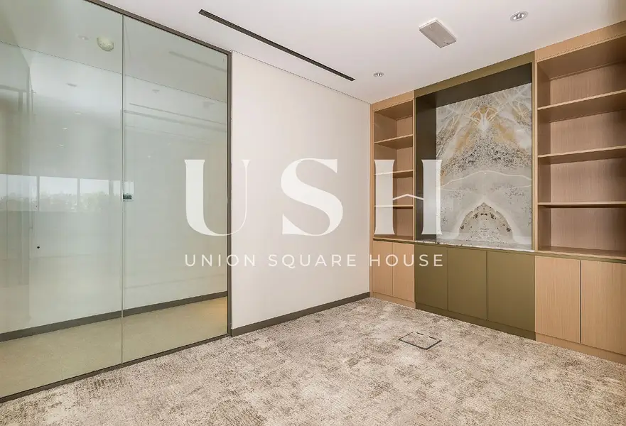 A Grade Fit Outs/ Upgraded & Rare/ 5 Parkings