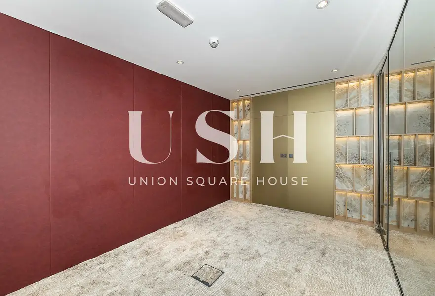 A Grade Fit Outs/ Upgraded & Rare/ 5 Parkings