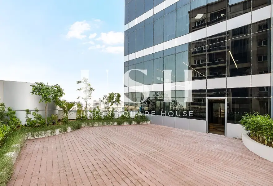 A Grade Fit Outs/ Upgraded & Rare/ 5 Parkings