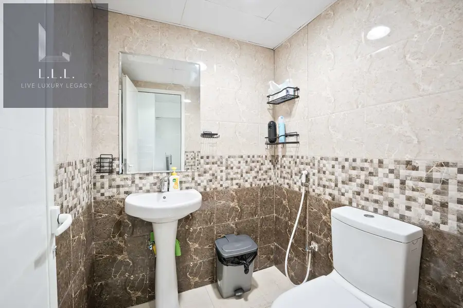 Bright & Modern Fully Furnished Office