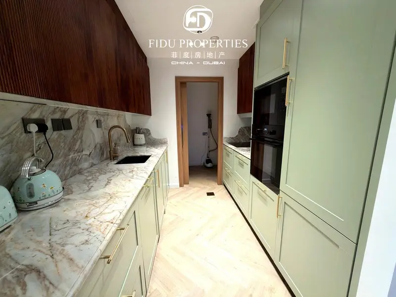 Furnished | Midfloor | Vacant On Transfer