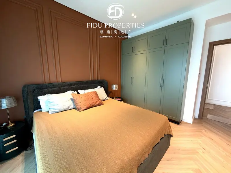 Furnished | Midfloor | Vacant On Transfer