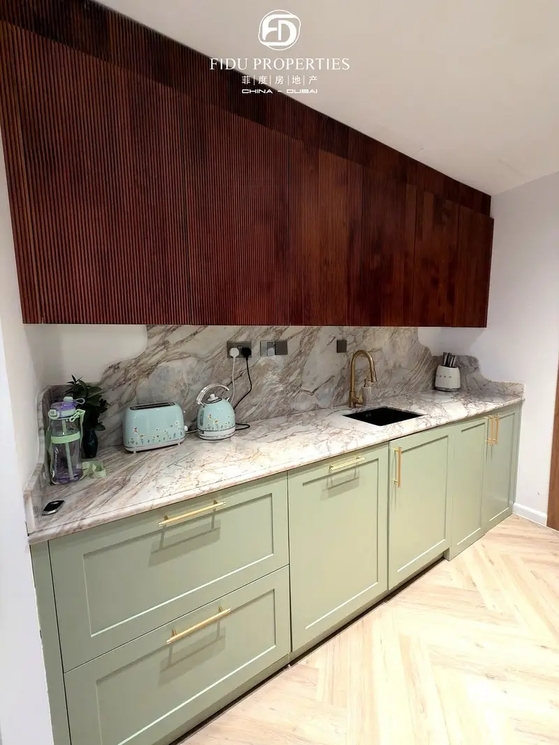 Furnished | Midfloor | Vacant On Transfer