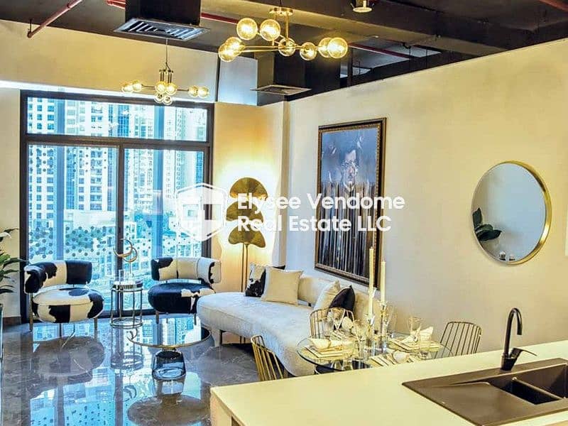 6 Living Room & Kitchen 2. jpg