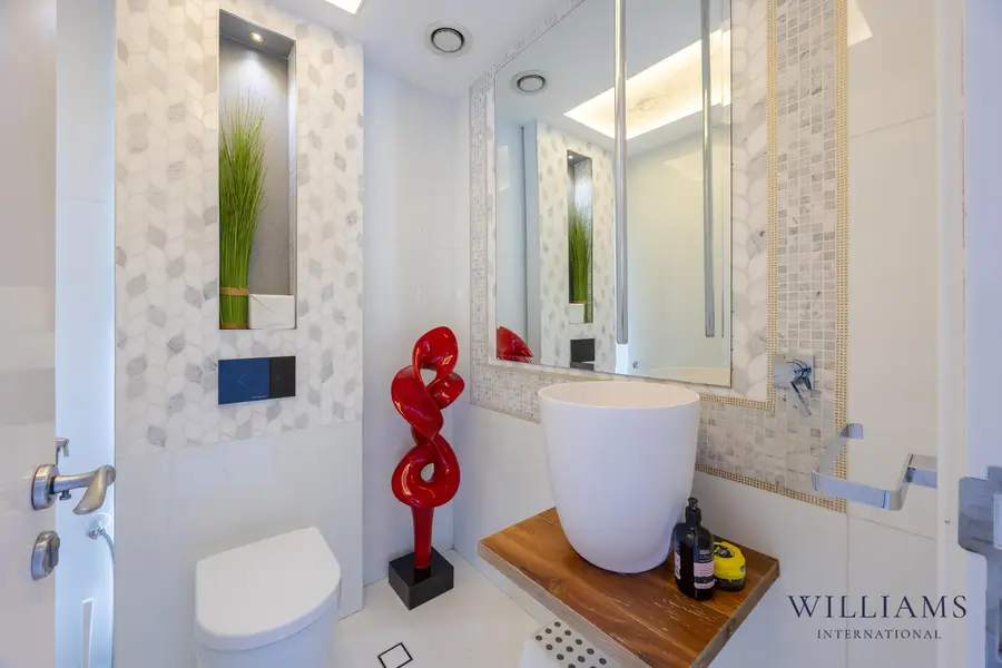 3 BEDROOMS | FULLY UPGRADED | LARGE PLOT