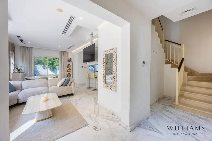 3 BEDROOMS | FULLY UPGRADED | LARGE PLOT