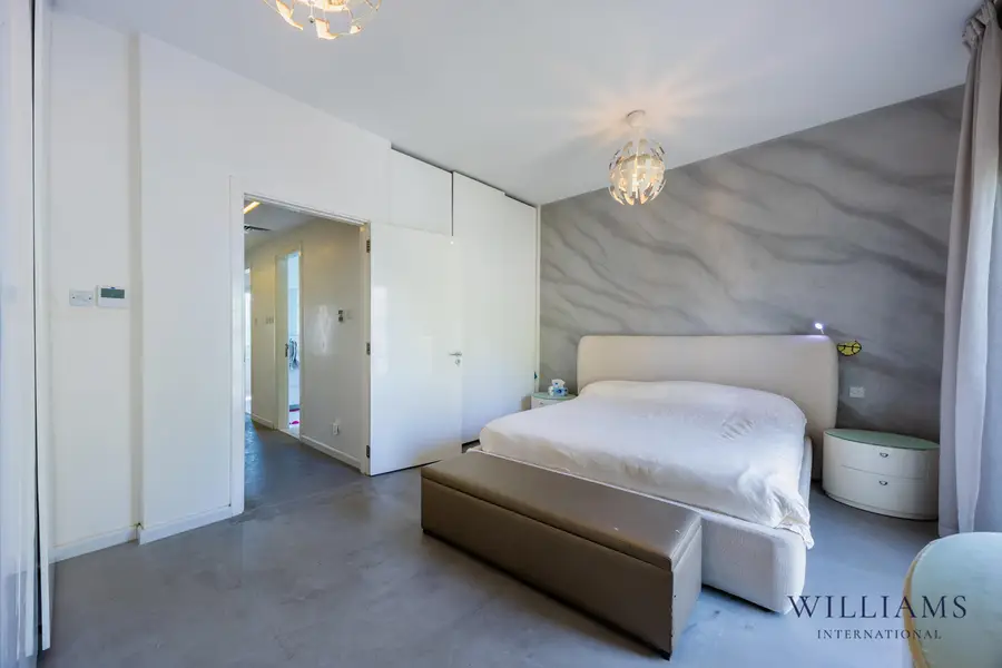 3 BEDROOMS | FULLY UPGRADED | LARGE PLOT