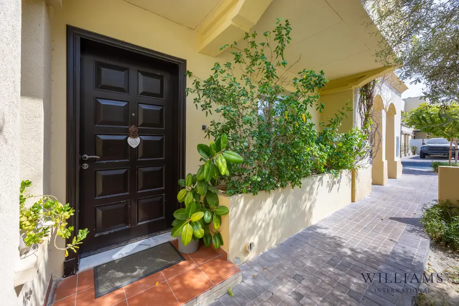 3 BEDROOMS | FULLY UPGRADED | LARGE PLOT