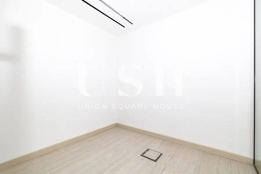 Beautifully Fitted Office/ Vacant