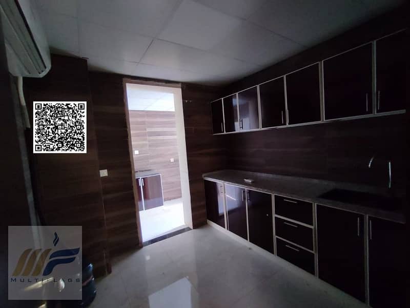 12 aff0aecd-5a09-4d65-b5f2-52f0caed3de3. jpg