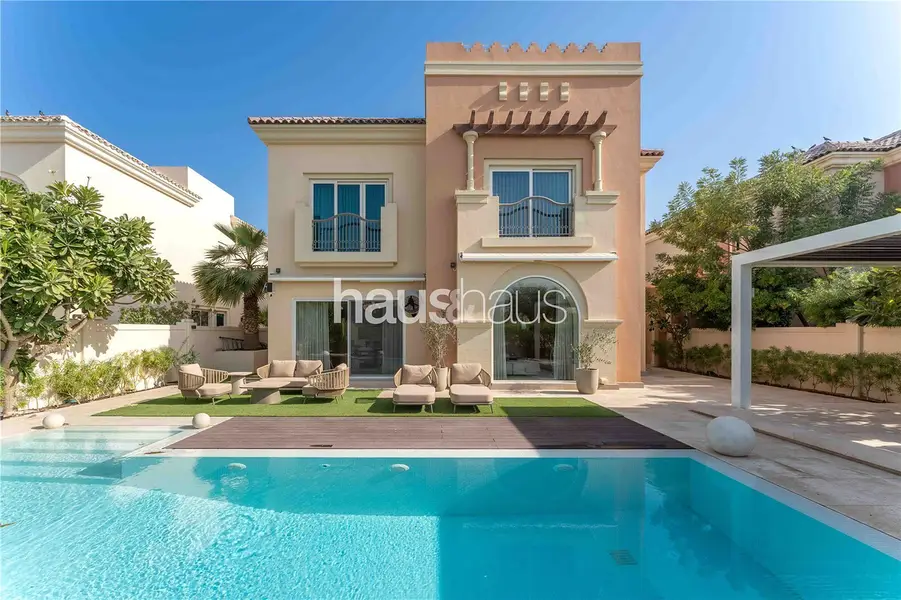 Turnkey 5 Bed | 6,893 sq. ft | Walk to Els Club