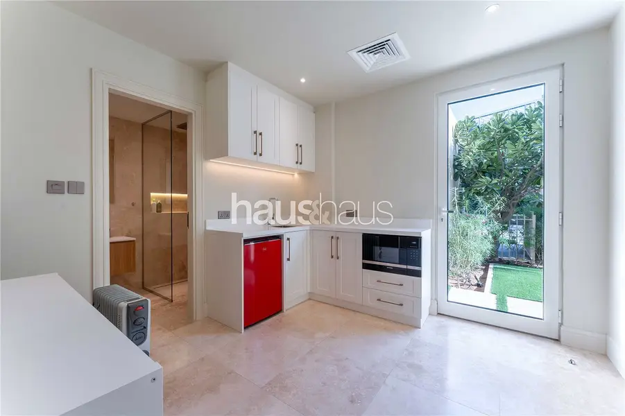 Turnkey 5 Bed | 6,893 sq. ft | Walk to Els Club