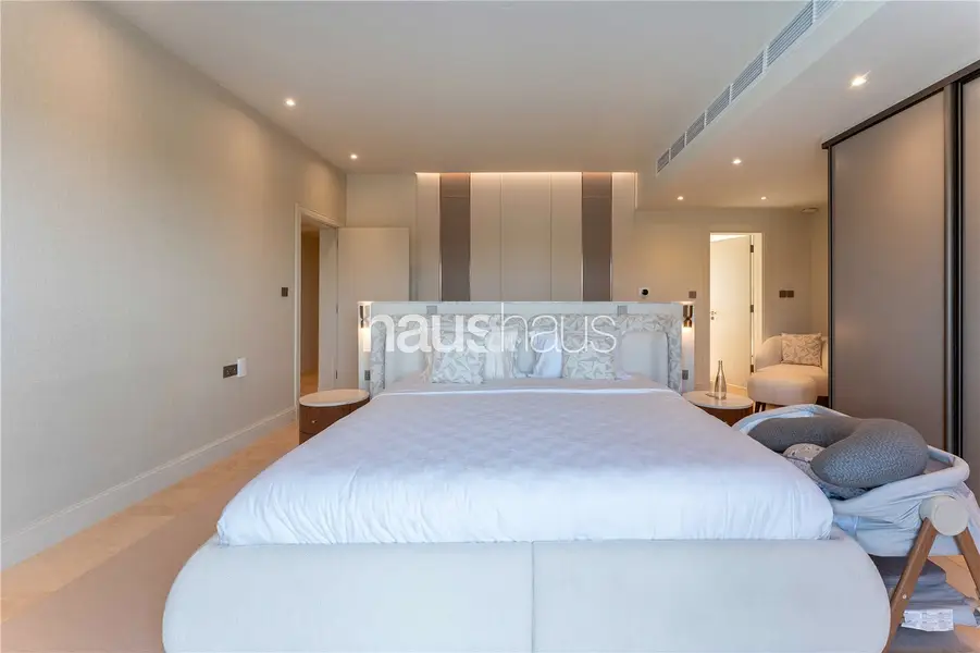Turnkey 5 Bed | 6,893 sq. ft | Walk to Els Club