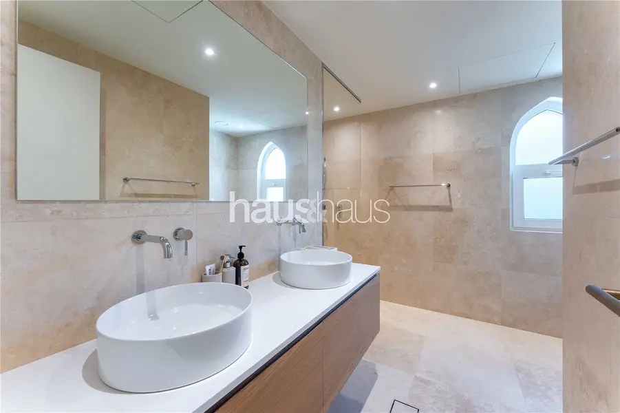 Turnkey 5 Bed | 6,893 sq. ft | Walk to Els Club