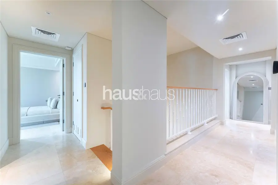 Turnkey 5 Bed | 6,893 sq. ft | Walk to Els Club