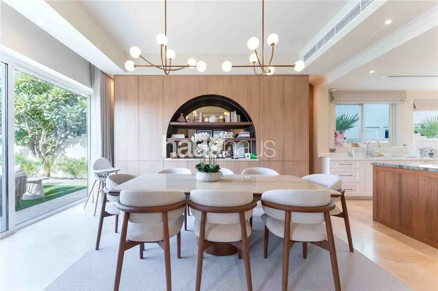 Turnkey 5 Bed | 6,893 sq. ft | Walk to Els Club