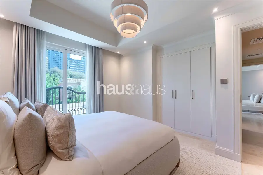 Turnkey 5 Bed | 6,893 sq. ft | Walk to Els Club