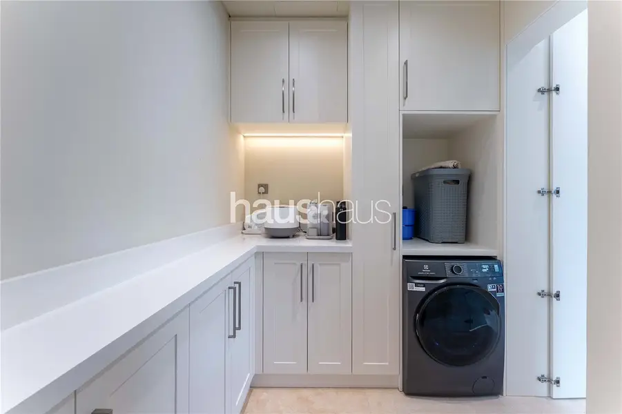 Turnkey 5 Bed | 6,893 sq. ft | Walk to Els Club
