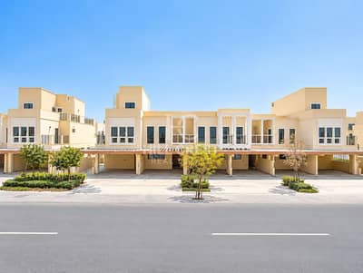 4 Slaapkamers Townhouse te Huur in DAMAC Lagoons, Dubai - Modern Townhouse Row Under Blue Skies. png 4 Slaapkamers Townhouse te Huur in DAMAC Lagoons, Dubai - Modern Townhouse Row Under Blue Skies. png
