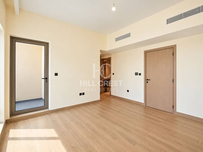 8 Modern Beige Apartment Interior. png