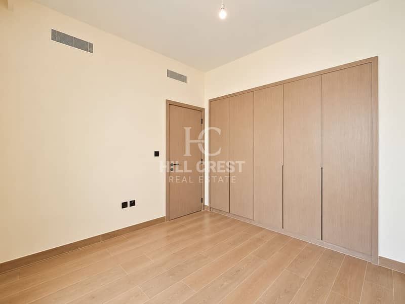 12 Minimalist Warm-Toned Bedroom Interior. png