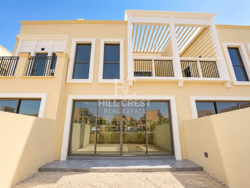 15 Modern Townhouse Patio Facade. png