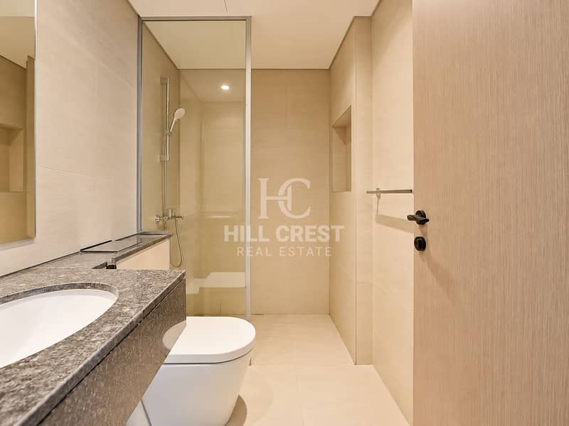19 Warm Modern Minimalist Bathroom. png