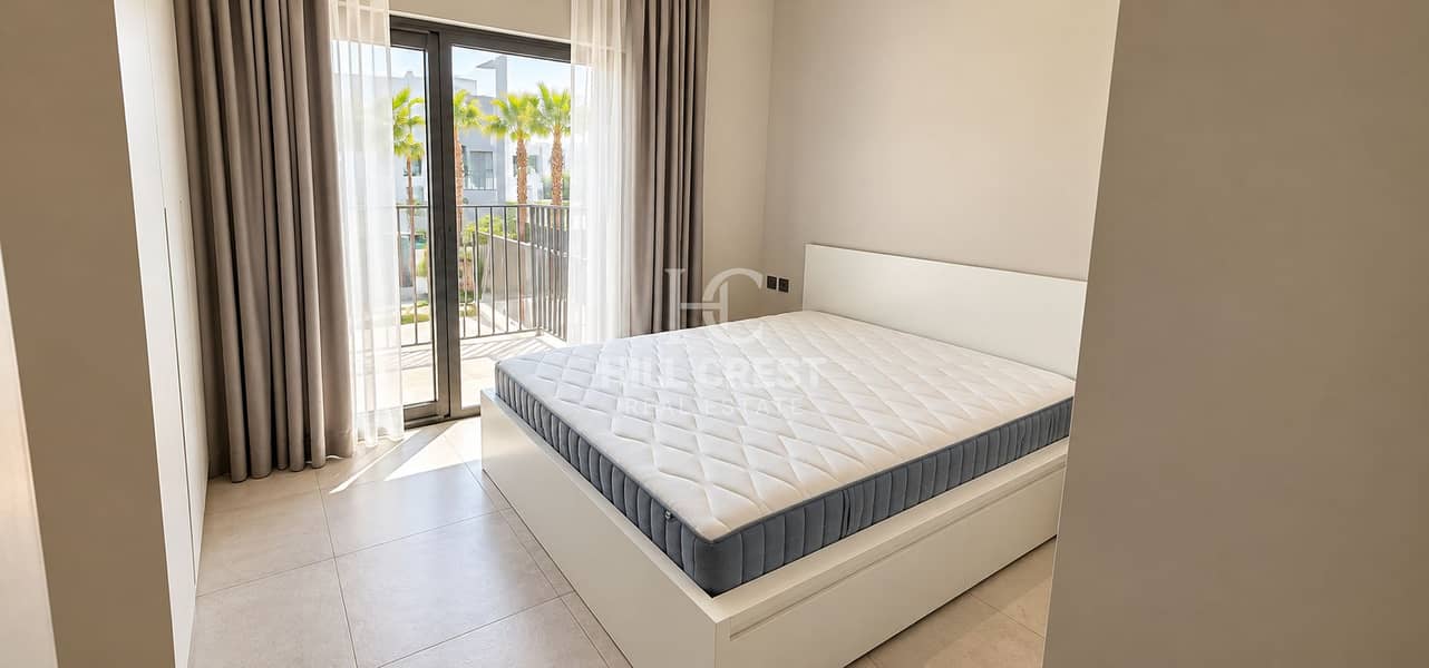 10 Minimalist Bedroom with Balcony Light. png