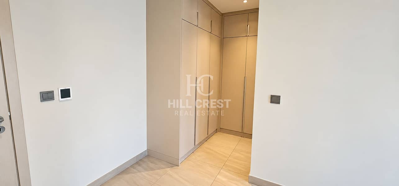 15 Minimalist Beige Wardrobe Entryway. png