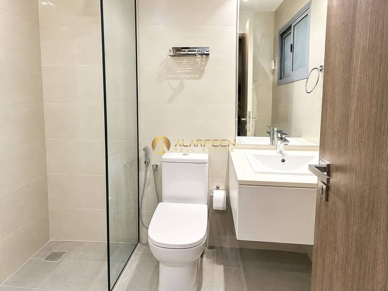 7 Spotless Modern Bathroom Interior. jpeg