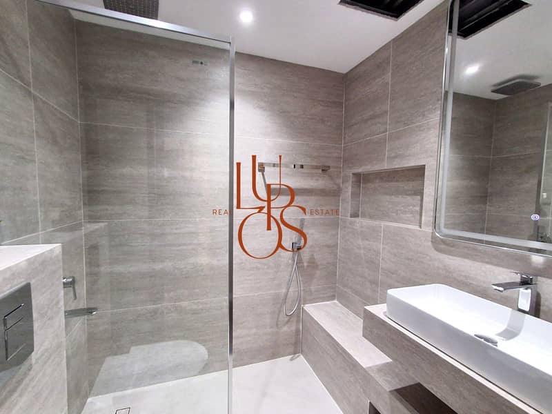 15 Lupos_Property_Photo_03. jpg