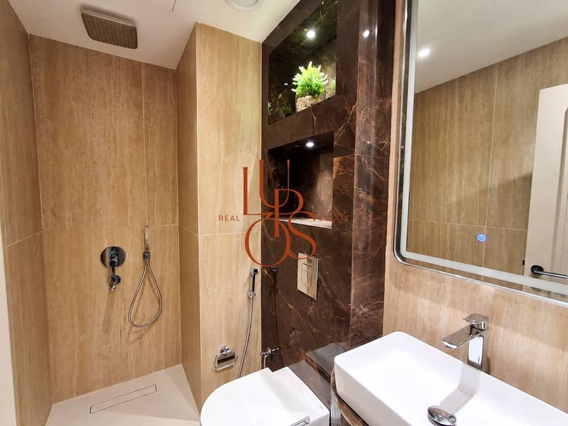 17 Lupos_Property_Photo_05. jpg
