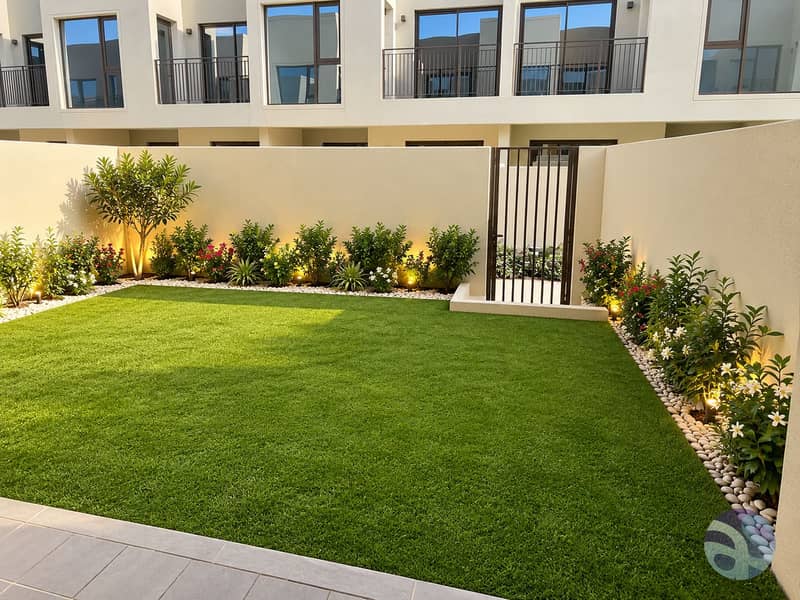 Modern Sunlit Townhouse Garden. png Modern Sunlit Townhouse Garden. png