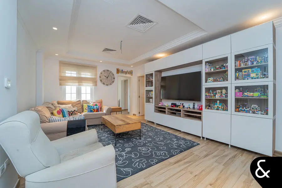 6 Bedrooms | 12,000 Sq Ft | Exclusive