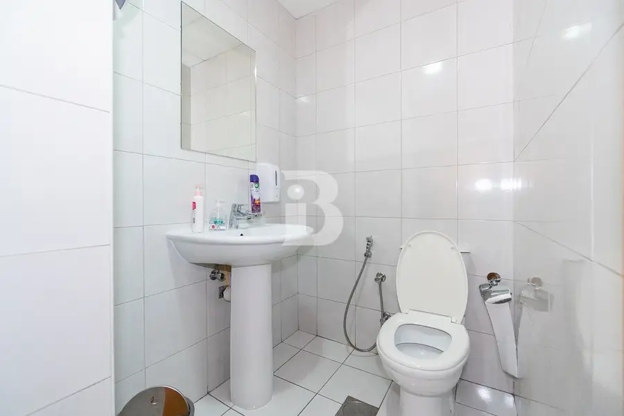 Fitted Office | 2 parking bays | Canal view