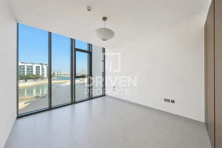 Lagoon View | Multiple Options | Mid Floor