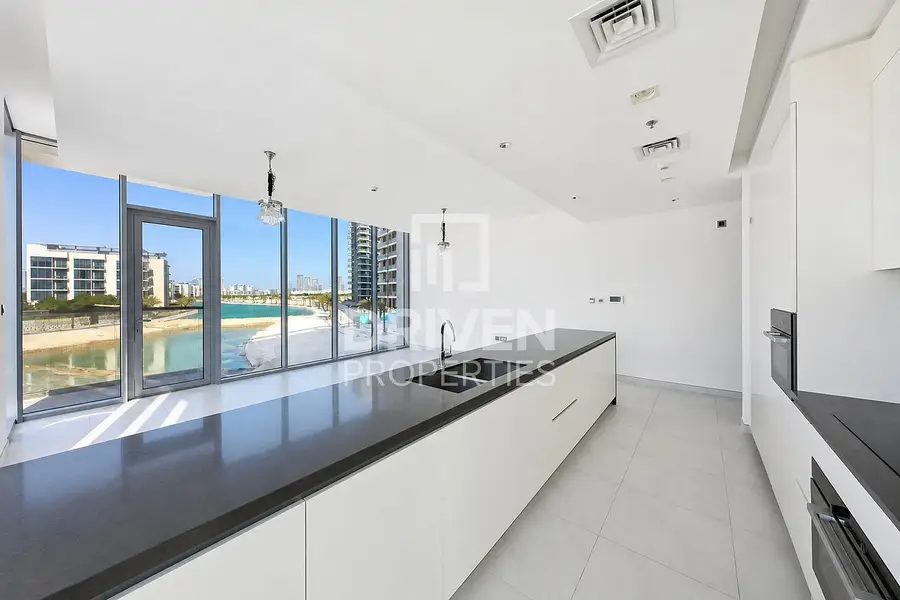 Lagoon View | Multiple Options | Mid Floor