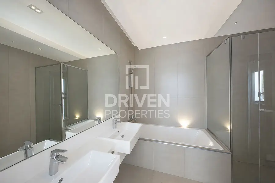 Lagoon View | Multiple Options | Mid Floor