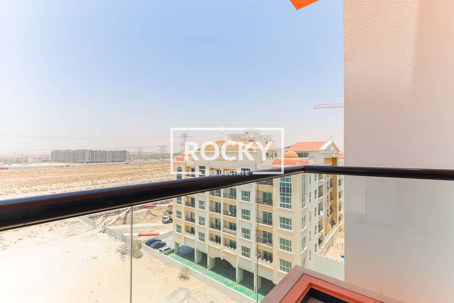 15 Chez moi - Balcony (2). JPG