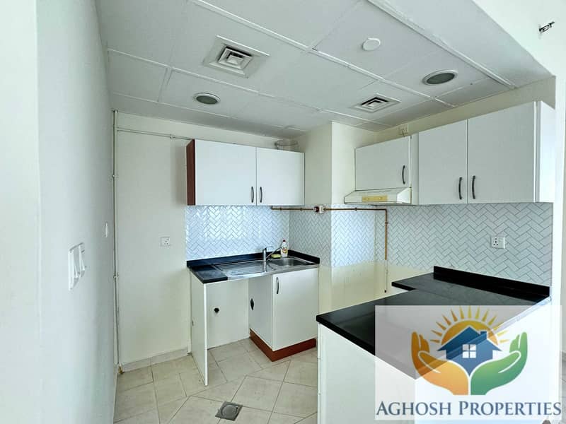 2 Kitchen. jpg