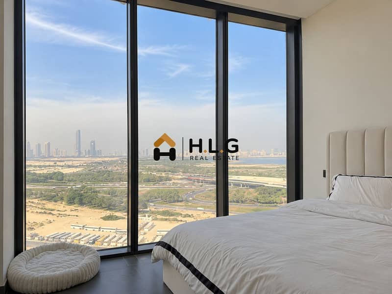 6 Minimalist Bedroom Above the Desert City. png