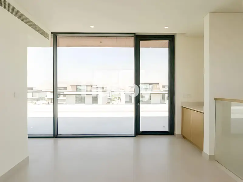 Large Layout | Open Plan | Brand New