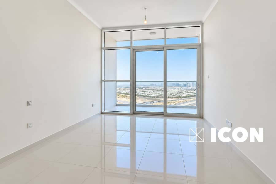 2 Bright unfurnished Dubai apartment interior-6. png